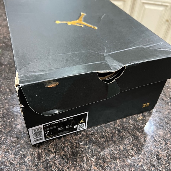 Air Jordan 12 Retro GS ‘Reverse Flu Game’ - Picture 7 of 9